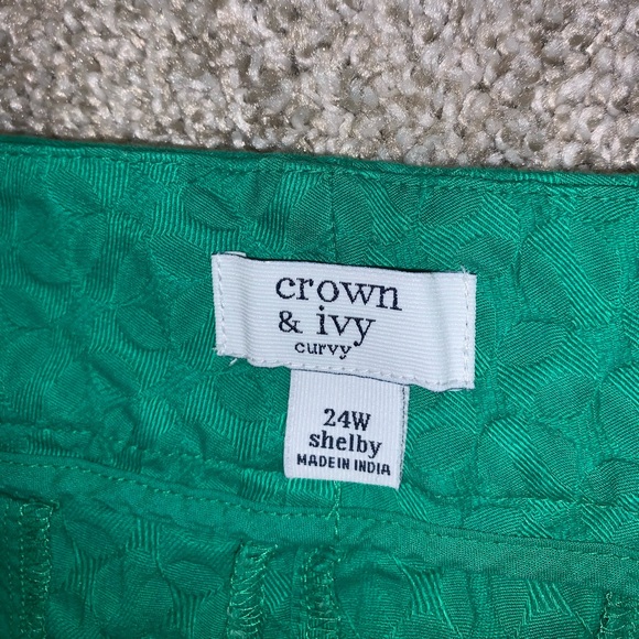 Crown & Ivy Curvy Green Designed shorts size 24W - Picture 7 of 11